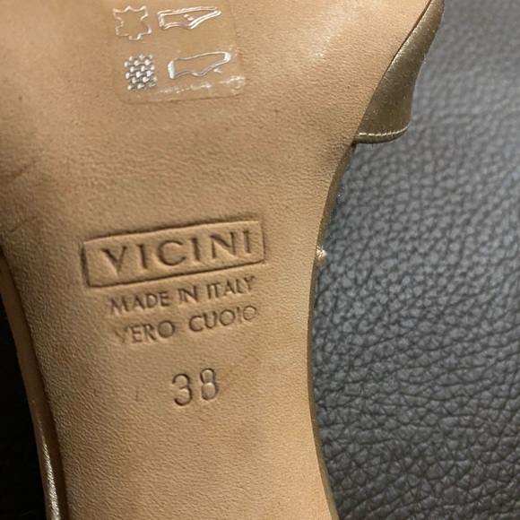 Authentic GIUSEPPE ZANOTTI elegant golden satin and leather evening shoes. - Picture 7 of 11